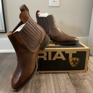 Arita Weekender Boots in Rich Mahogany Size 8 New